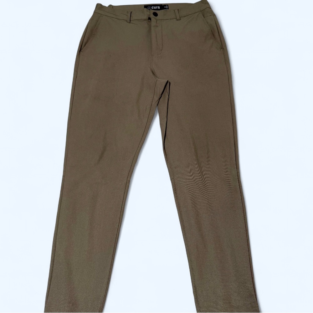 Cuts Men’s AO Joggers Versaknit Size Medium in color “Canyon” (khaki green)